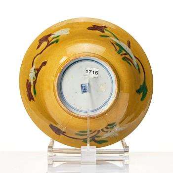 Skål, biskviporslin. Qingdynastin, Kangxi (1662-1722).