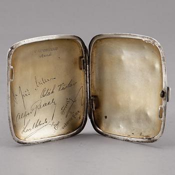 CIGARETTETUI, silver 935 samt emalj, bär datering Vrsovice (Tjeckien), 1916.