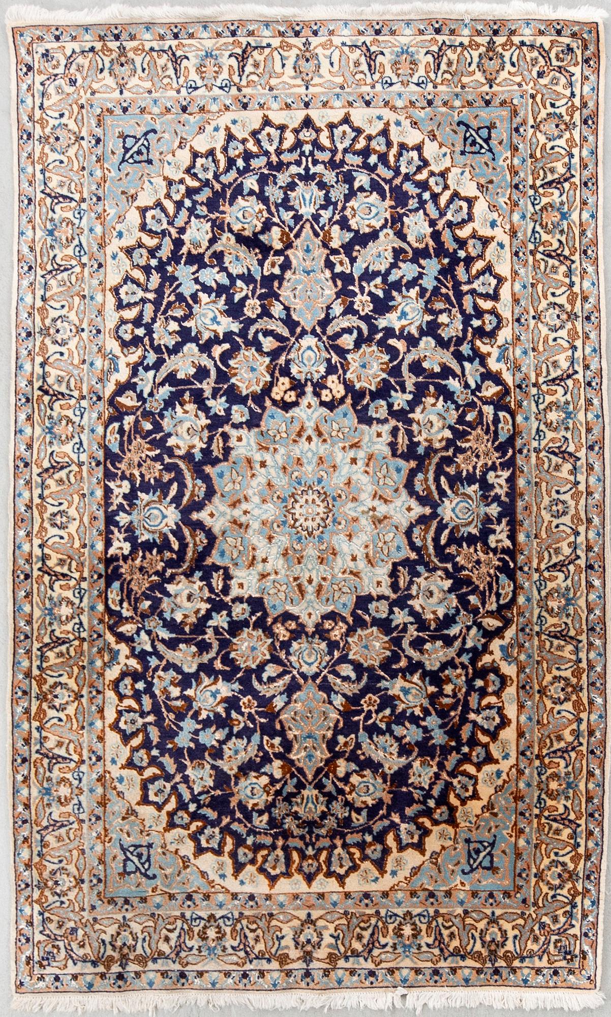 Matta, Nain, 202 x 126 cm.