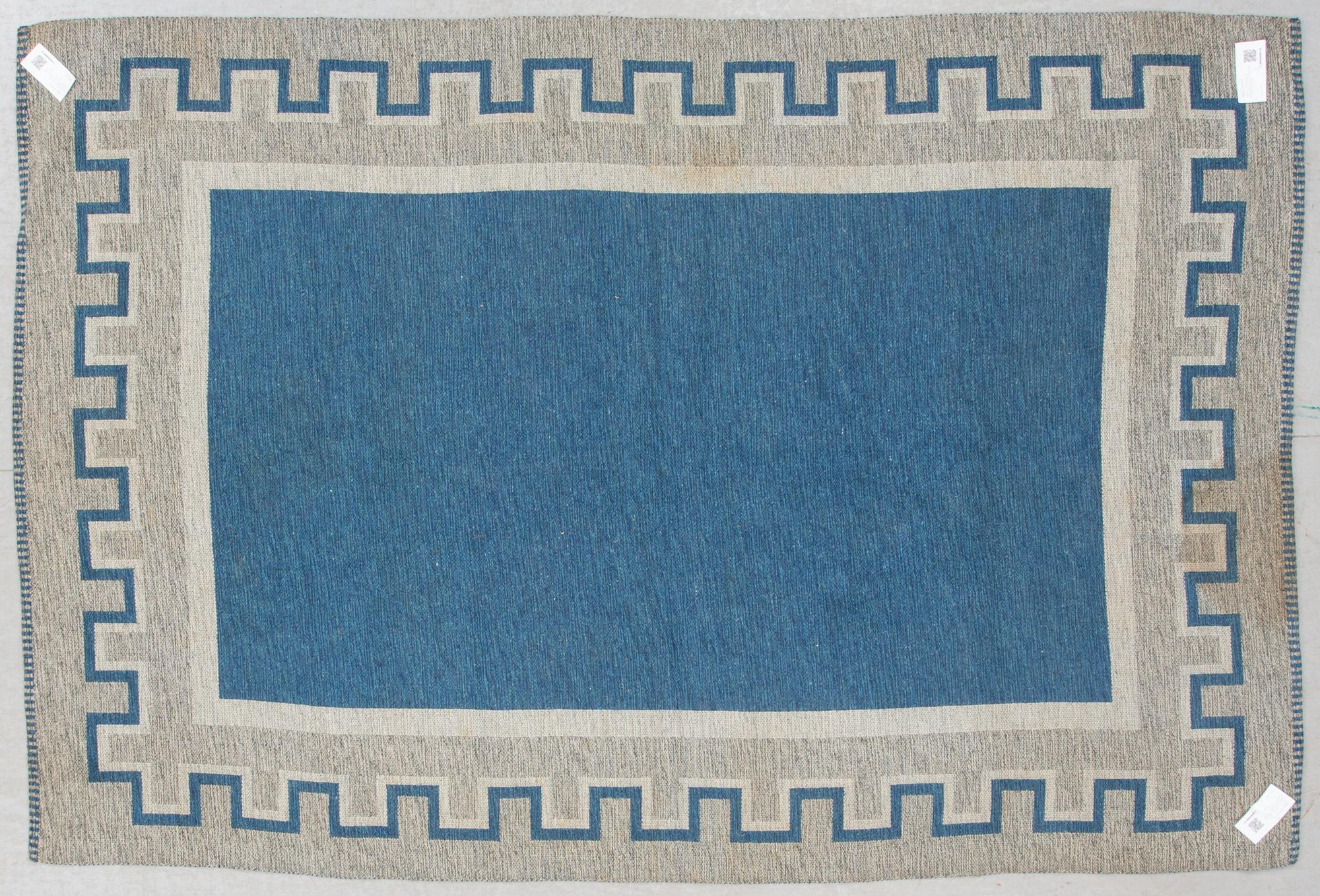 MATTA, dubbelsidig, 1900-talets mitt/andra hälft. Ca 230 x 153 cm.