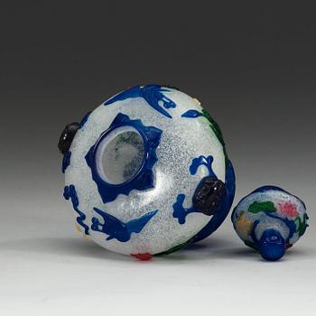 A Chinese Peking glass jar with cover.