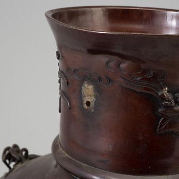 A JAPANESE BRONZE URN, Meiji 1868-1912.