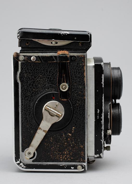 KAMERA samt FOTOGRAFI. Christer Strömholm fotad i skola, 1960-tal.