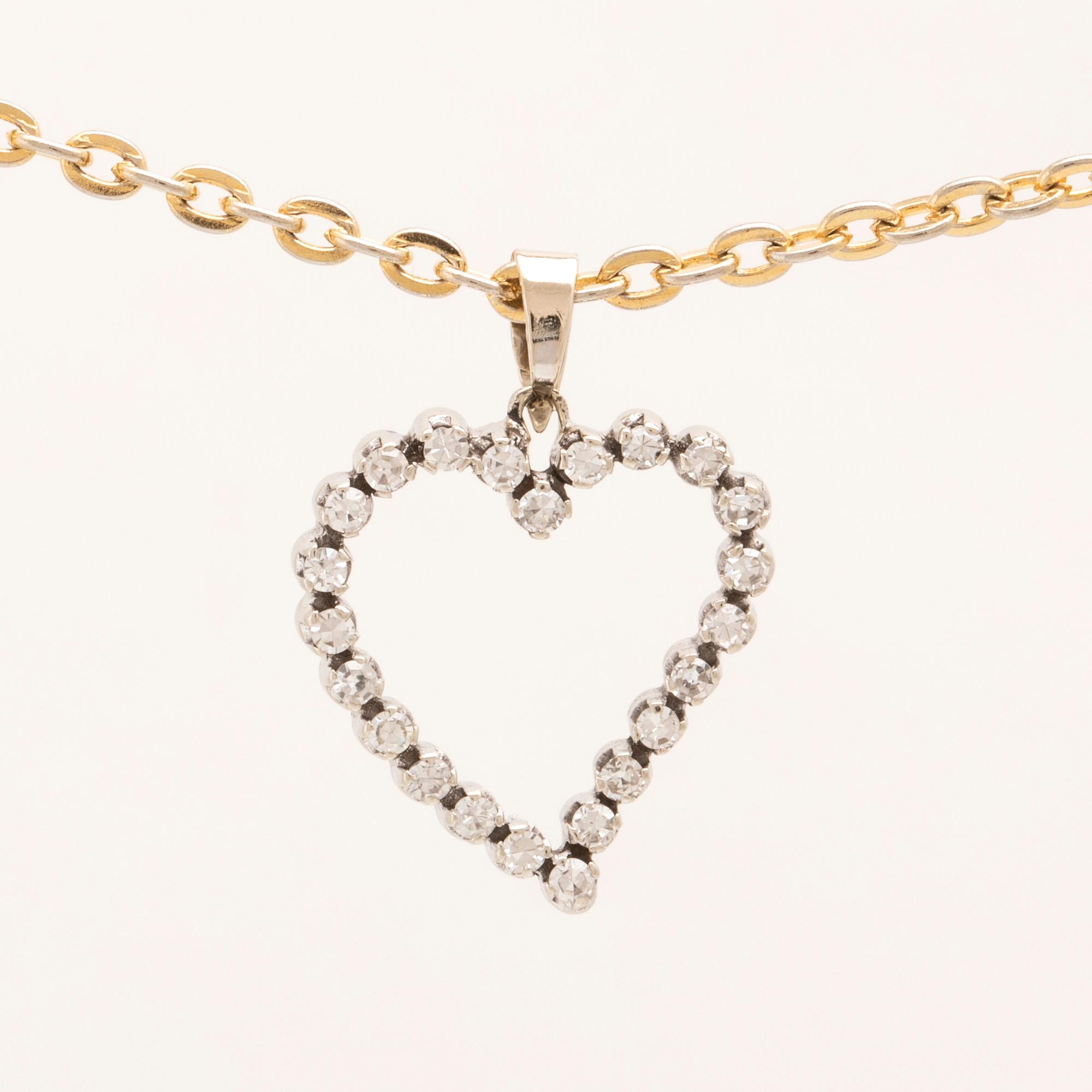Pendant in 18K white gold with round single-cut diamonds.