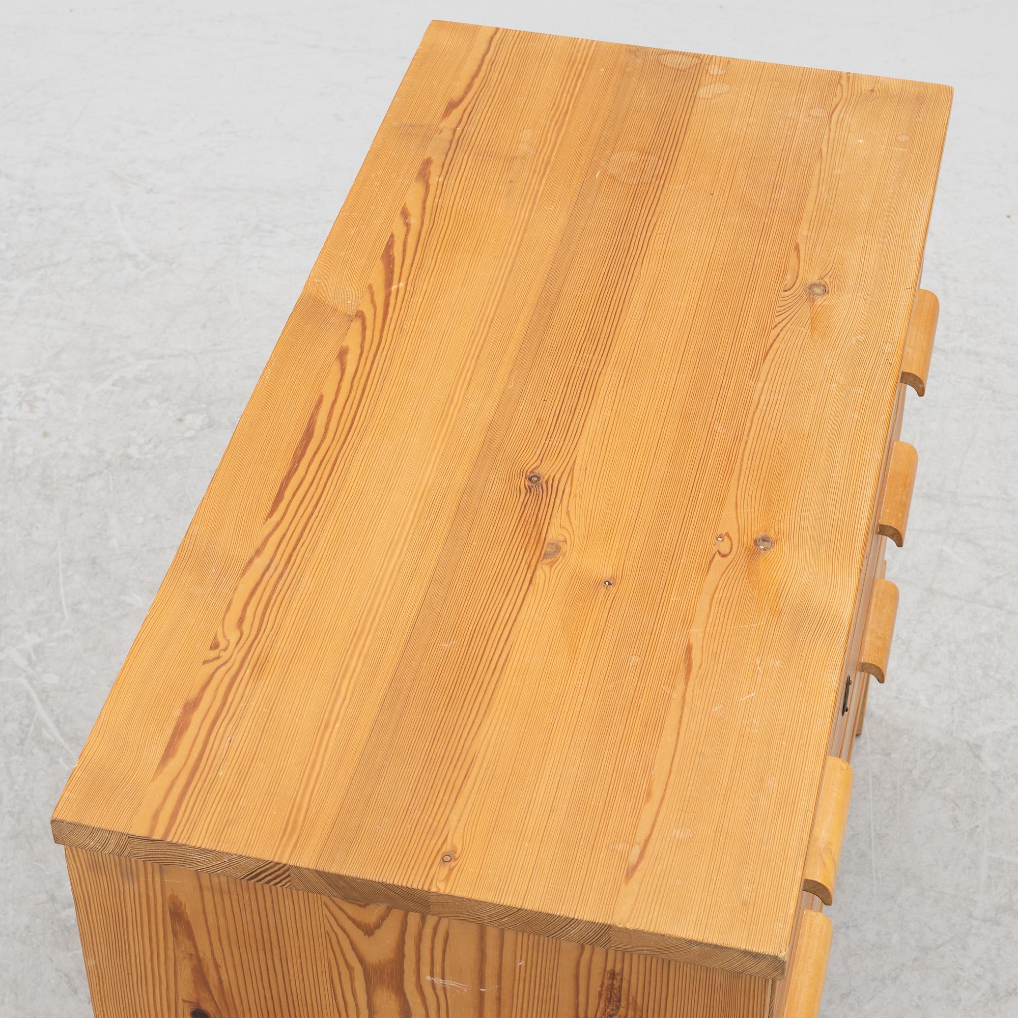 Chest of drawers, first half of the 20th century.