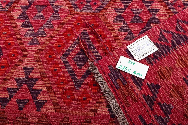 A Kilim carpet, c. 295 x 200 cm.