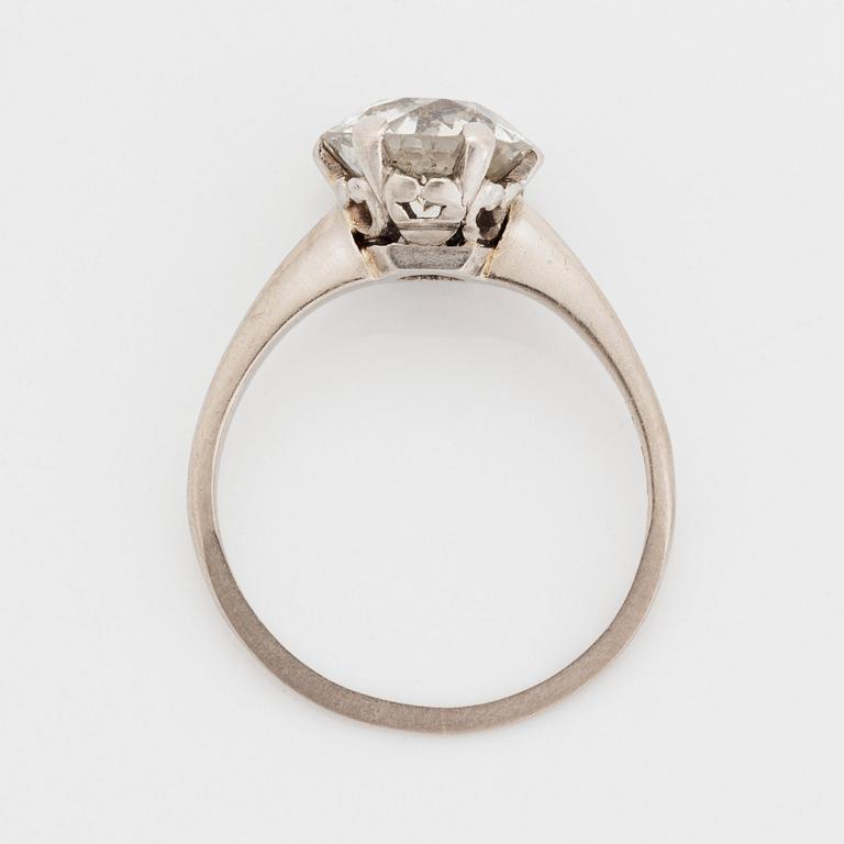 Ring 18K vitguld med en gammalslipad diamant vikt ca 2.25 ct.