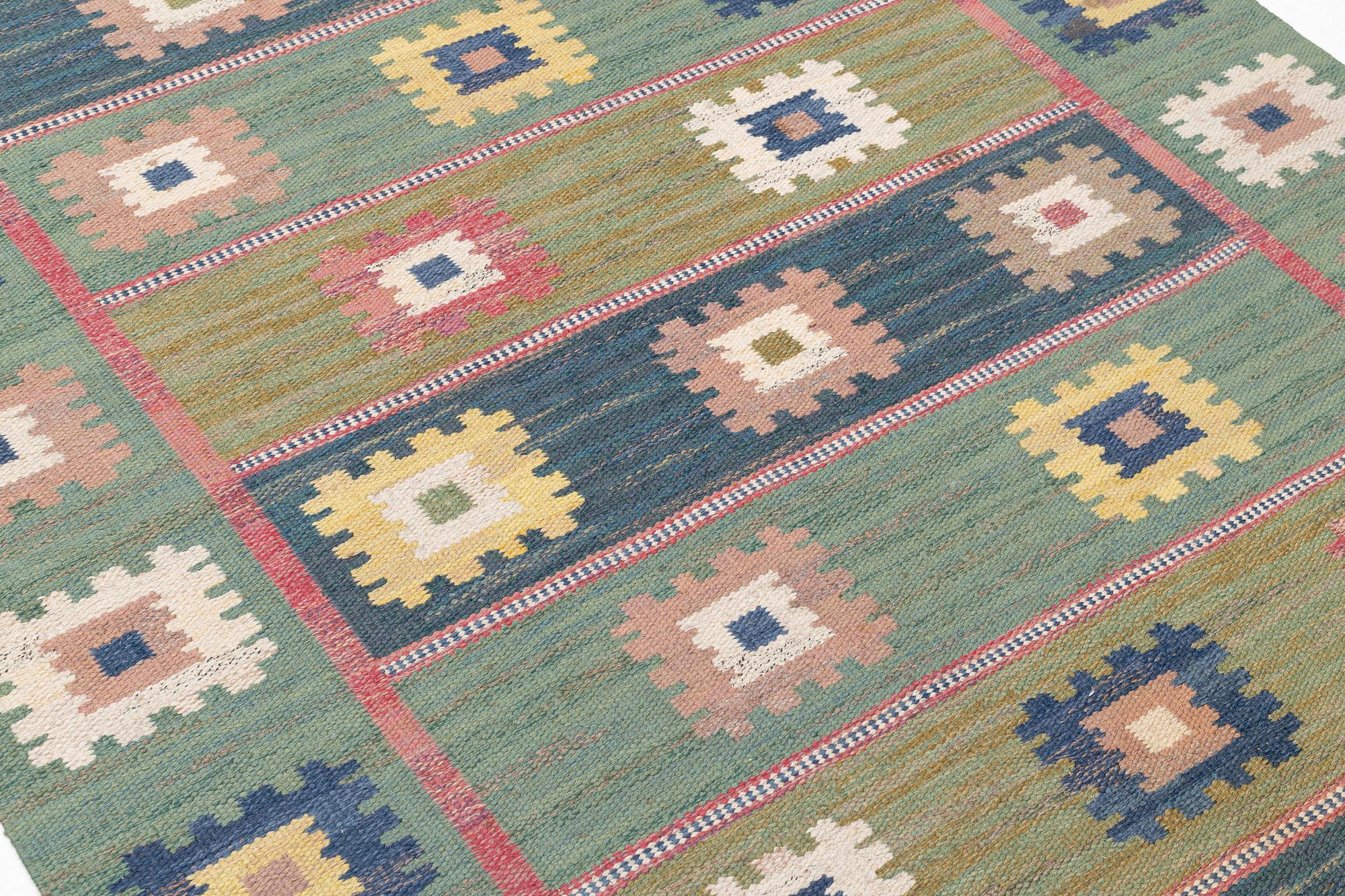 Märta Måås-Fjetterström, matta, "Grön äng", rölakan, ca 221,5 x 151,5 cm, signerad AB MMF.