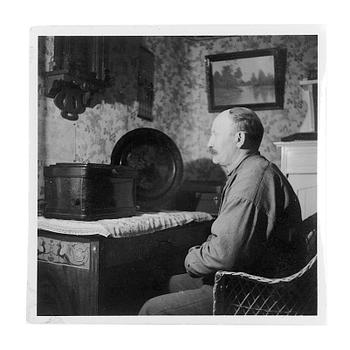 A Swedish late Gustavian commode, from Nils Asplind's workshop in Falun, active 1785-1820.