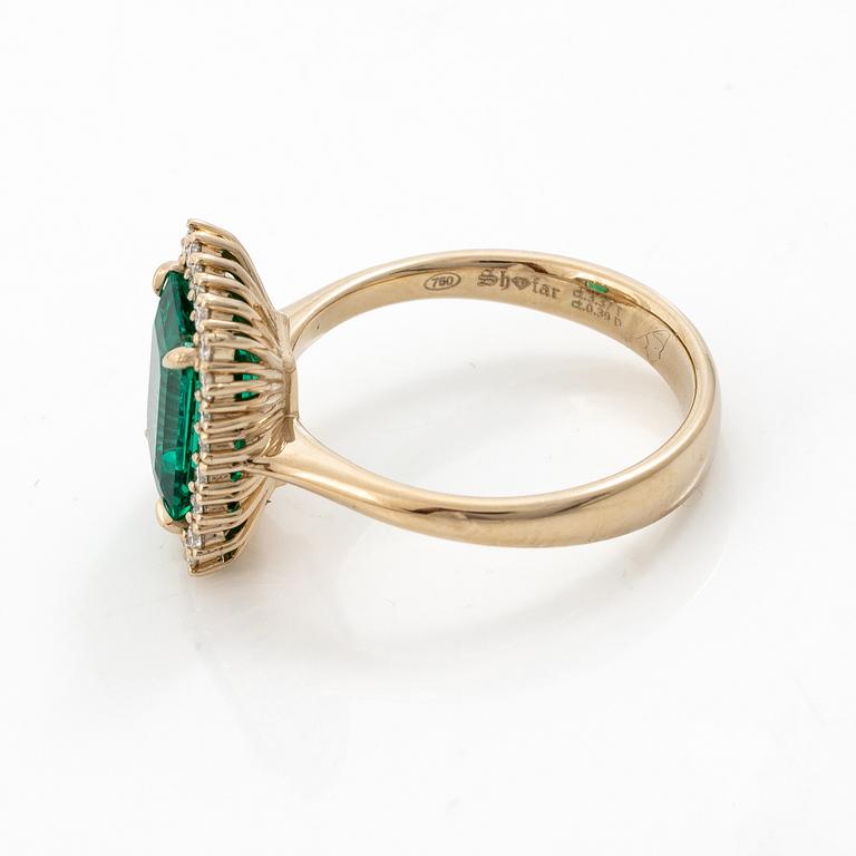 Ring 18K white gold with synthetic emerald and brilliant-cut diamonds.