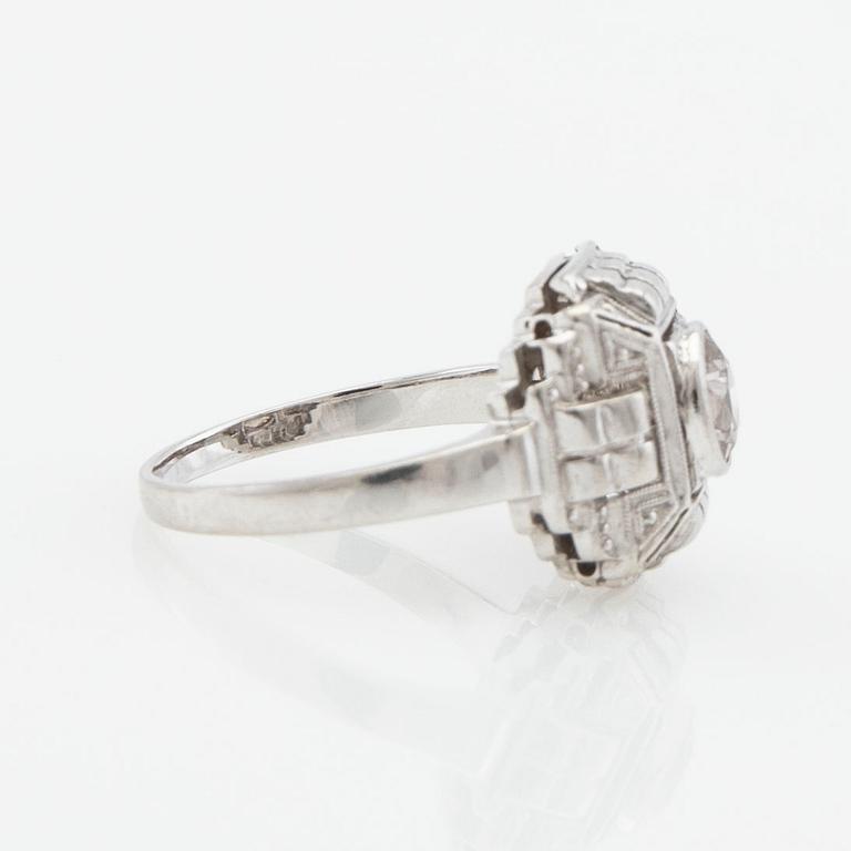 Ring, Art Deco, 14K vitguld med gammalslipad diamant.