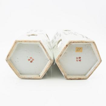 A pair of chinese lanterns, first half of the 20th century.