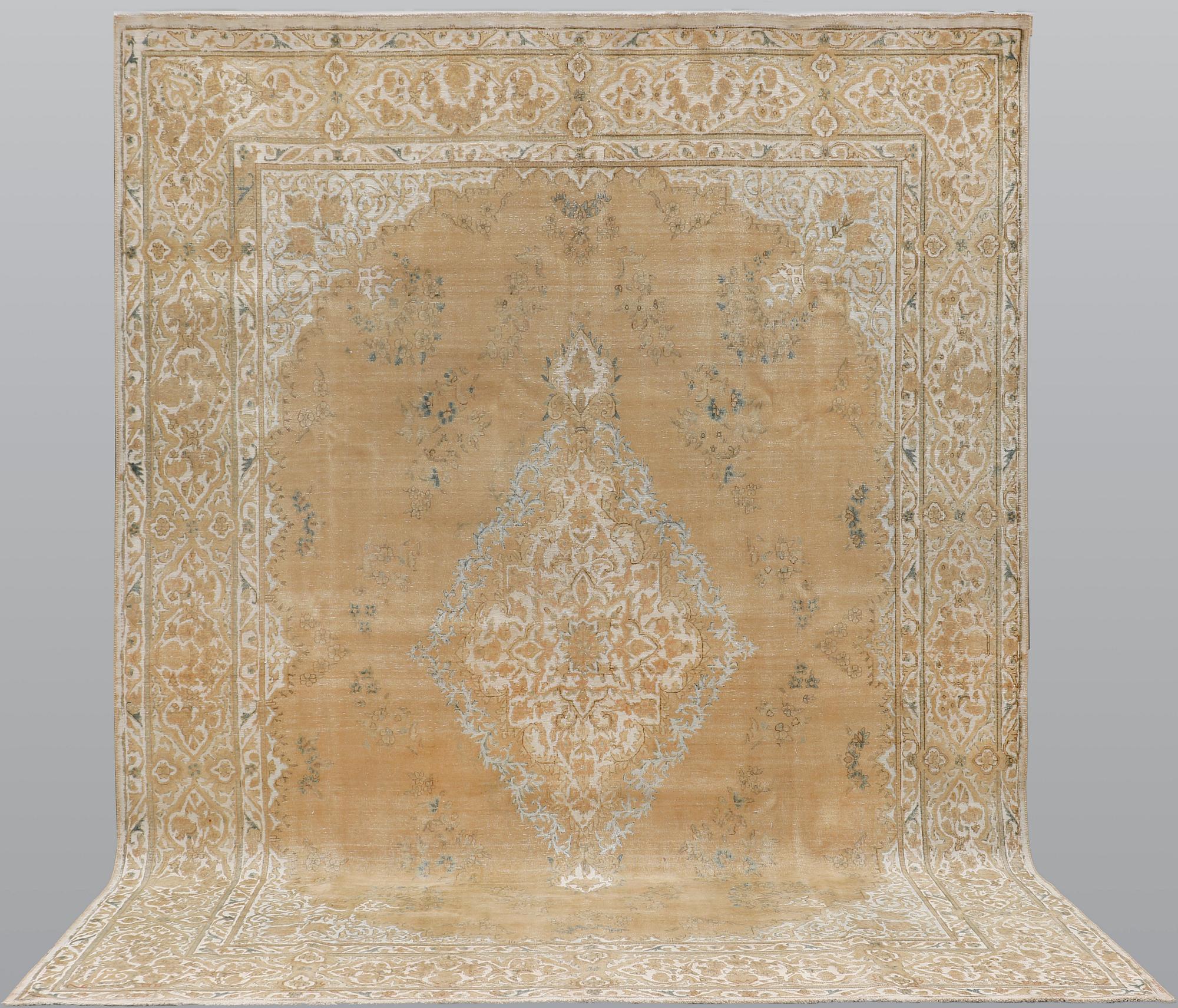 An oriental carpet ca 400 x 295 cm.