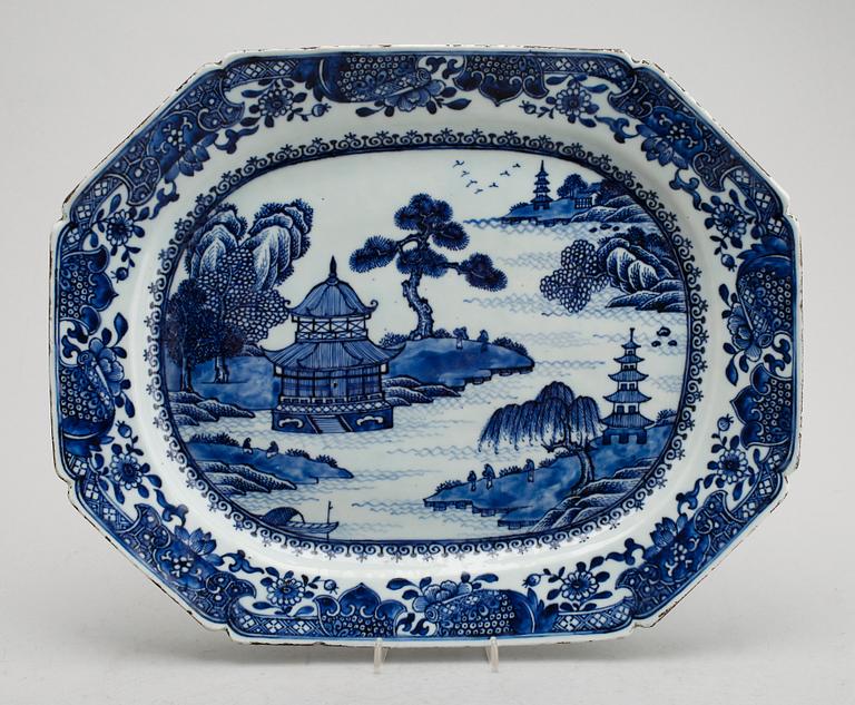 STEKFAT, porslin, Kina, Qianlong 1736-1795.