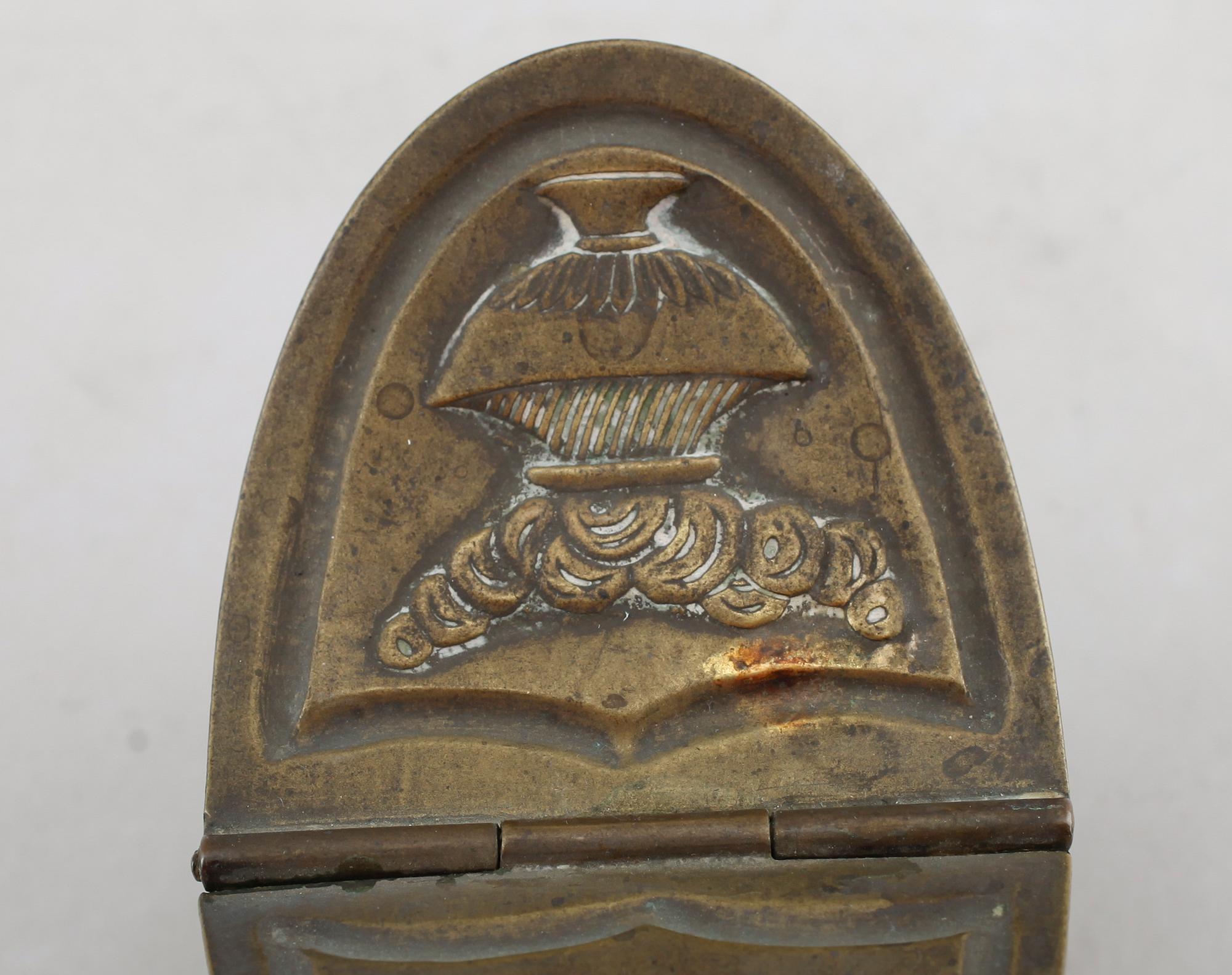 OBLATASKAR, 2 st, brons, 1700-tal.