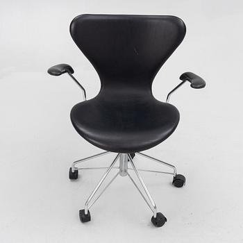 Arne Jacobsen, a 'Series 7' desk chair, Fritz Hansen, Denmark, 1999.