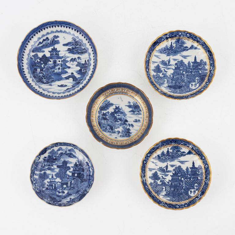 Two Chinese blue and white cups with saucers, a bowl and a dish, Qing dynasty, Jiaqing (1796-1820).