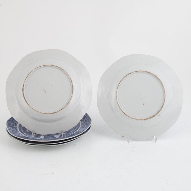 A set of seven Chinese export porcelain plates, Qing dynasty, Qianlong (1736-95).