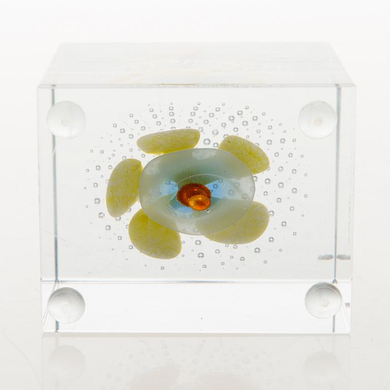 OIVA TOIKKA, An annual glass cube, signed Oiva Toikka Nuutajärvi.