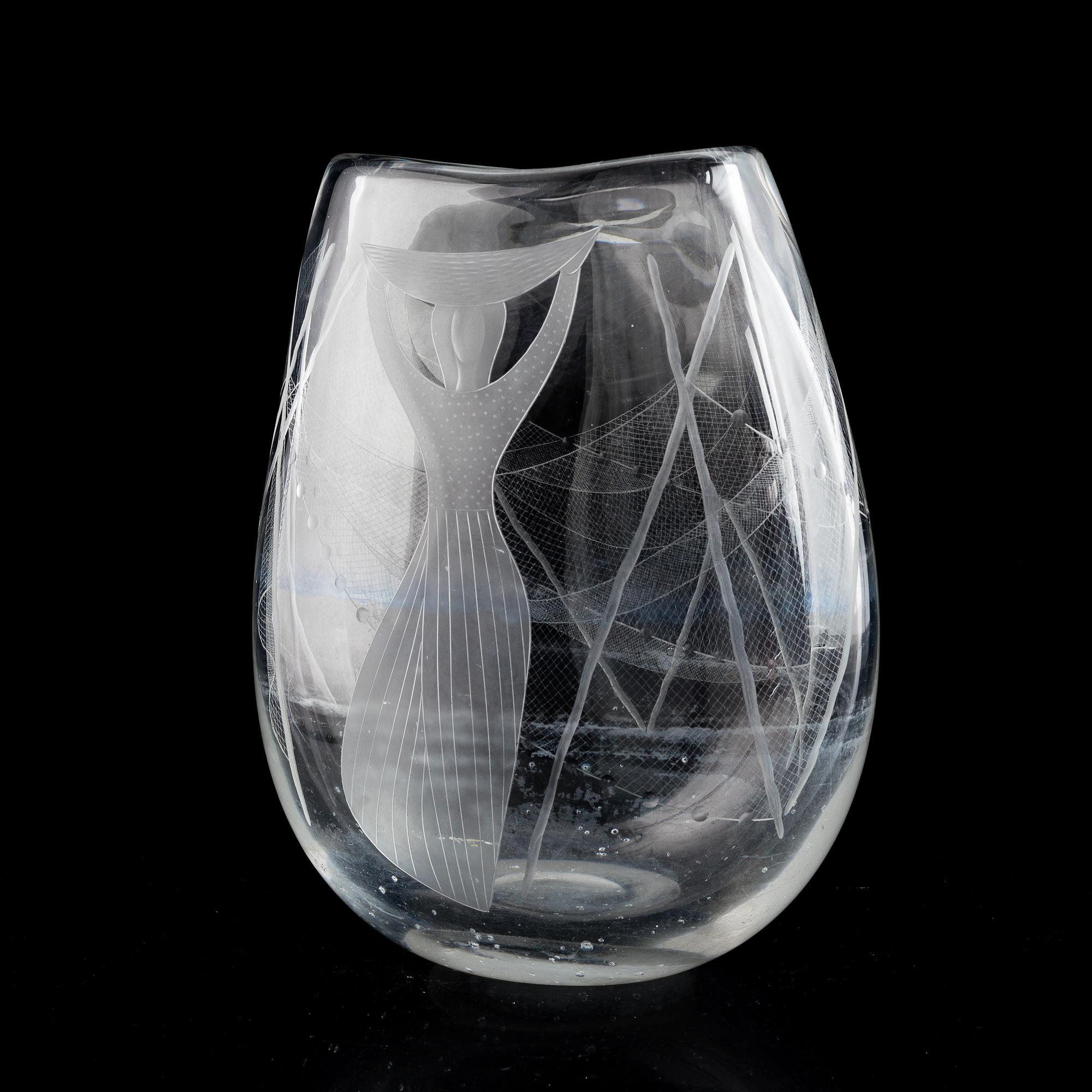 VICKE LINDSTRAND, a glass 'Fisknäten' vase, Kosta, signed.