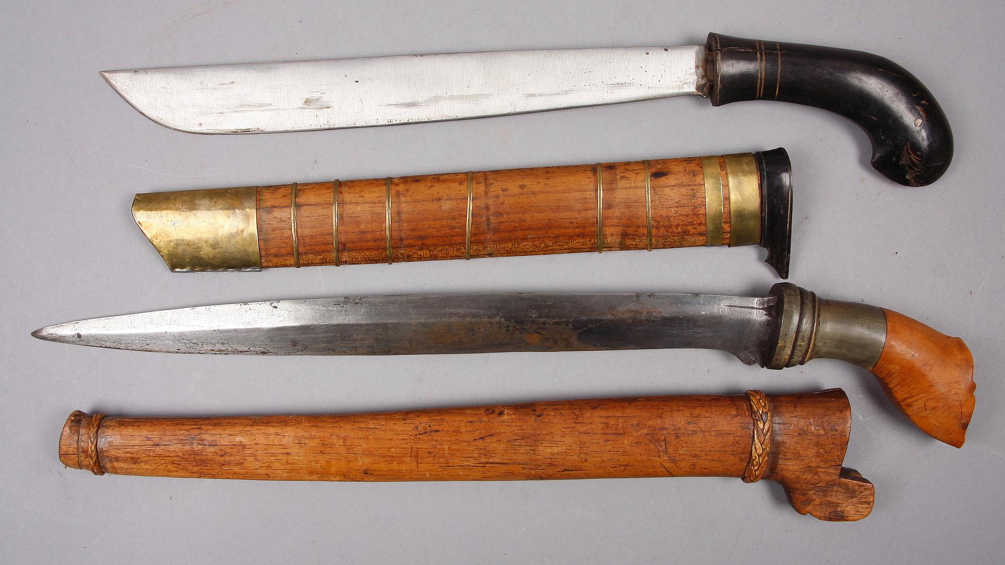 KLEWANGER 2 st, samt KRIS, Indonesien. 1900-tal.