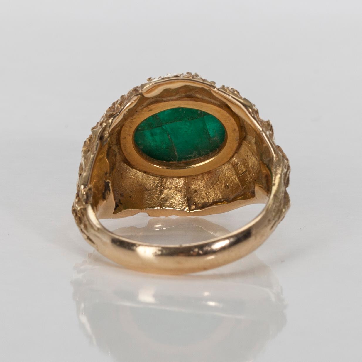 RING, 18K guld, cabochonslipad smaragd ca 3,2 ct, A. Tillander, Helsingfors 1969. Vikt 11,1 g.