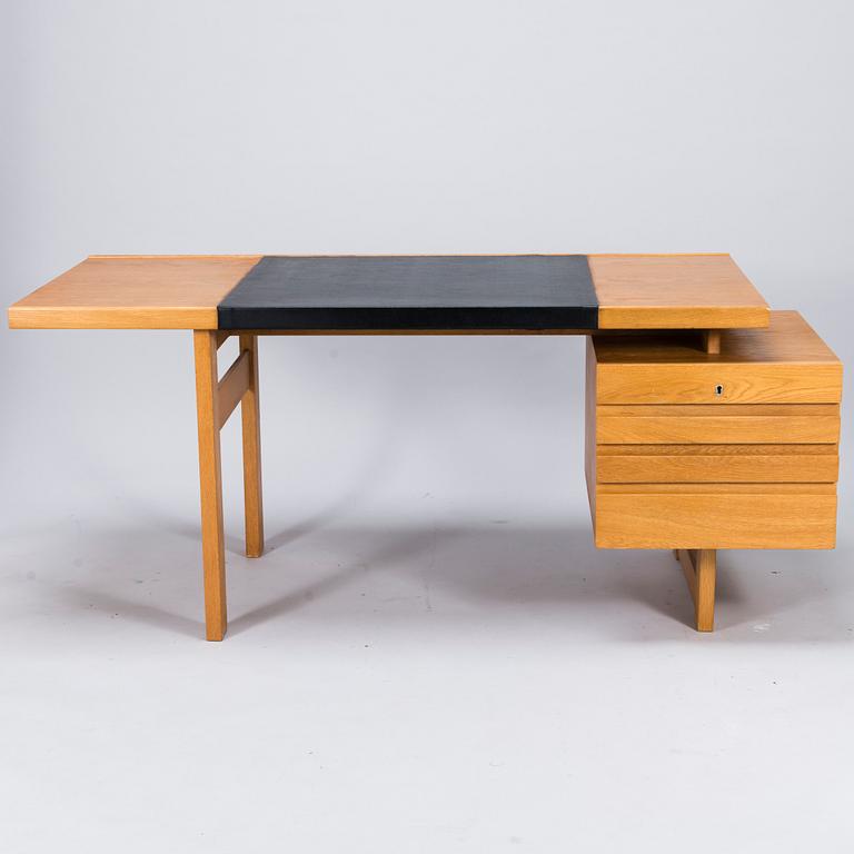 Olavi Hänninen, A 1960s 'Paletti' writing desk for HMN Huonekalu Mikko Nupponen, Lahti, Finland.