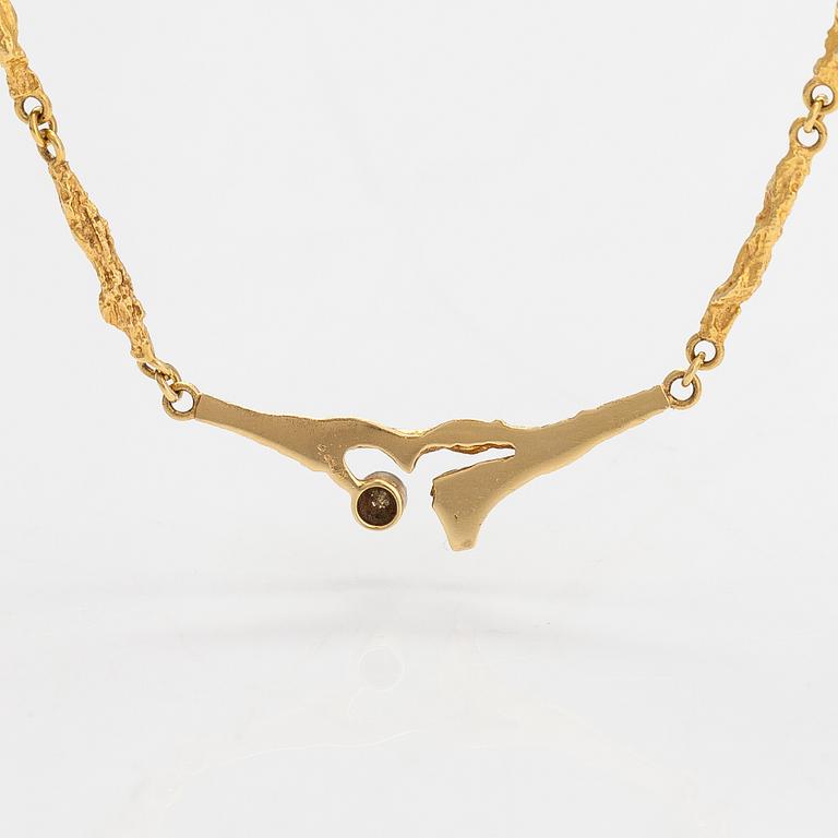 Björn Weckström, An 18K gold necklace "Spring dew" with a ca. 0.08 ct diamond. Lapponia 1979.