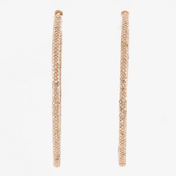Ett par örhängen 18K roséguld med runda briljantslipade diamanter.
