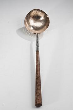 SKÅL OCH BÅLSLEV, sterling silver och rosenträ, Tapio Wirkkala, signerad TW. Kultakeskus, Tavastehus 1972.