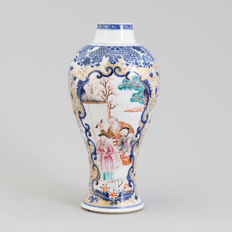 A mandarin porcelain vase, Qing dynasty, Qianlong (1736-95).