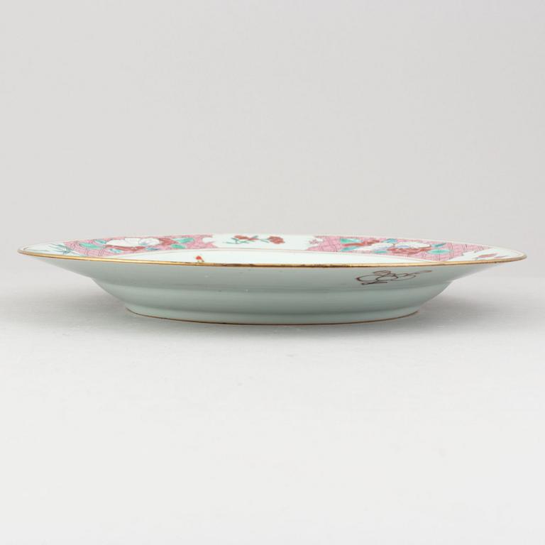 A famille rose dish, Qing dynasty, Yongzheng (1723-35).