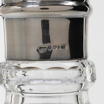 Karaffer med propp, ett par, glas, England/Irland 1800-tal med senare silverskoning.