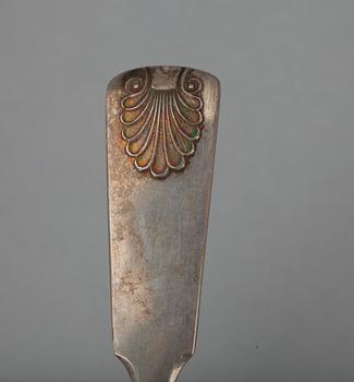 PARTI SILVER, 12 skedar och 3 sockertänger. 800 - 813 silver. Finland, Ryssland 1853 - 1966. Vikt 310 g.