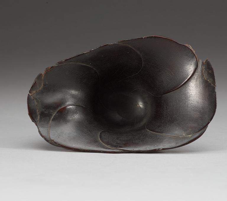 VINOFFERBÄGARE, noshörningshorn. Qing dynastin, Kangxi (1662-1722).