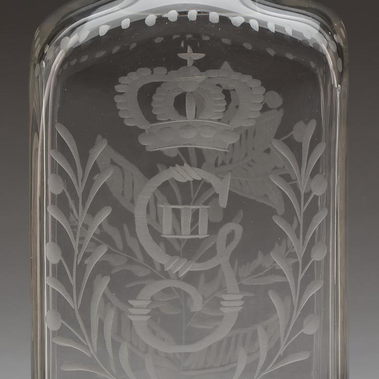 SNAPSGLAS, 5 st och KARAFFER, 2 st, glas. Omkring 1800 samt omkring 1900.