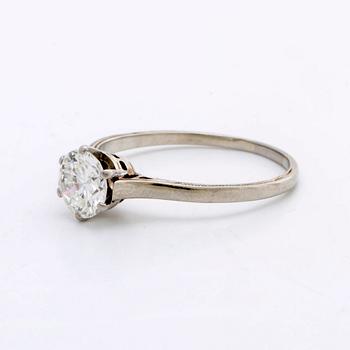 RING 18K whitegold w 1 brilliant-cut diamond approx 0,85 ct, approx H-I Si.