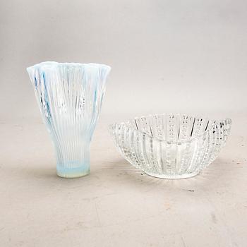 A set of 12 Arthur Percy plates, bowls and vases mostly Reffla Gullaskruf mid 1900s.