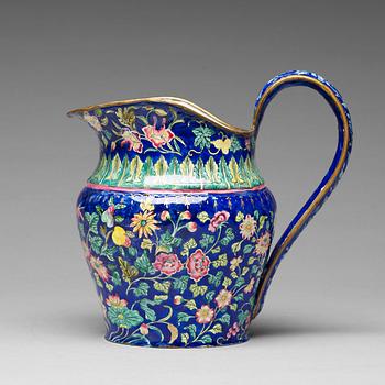 674. An enamelled ewer, Qing dynasty, 19th Century.