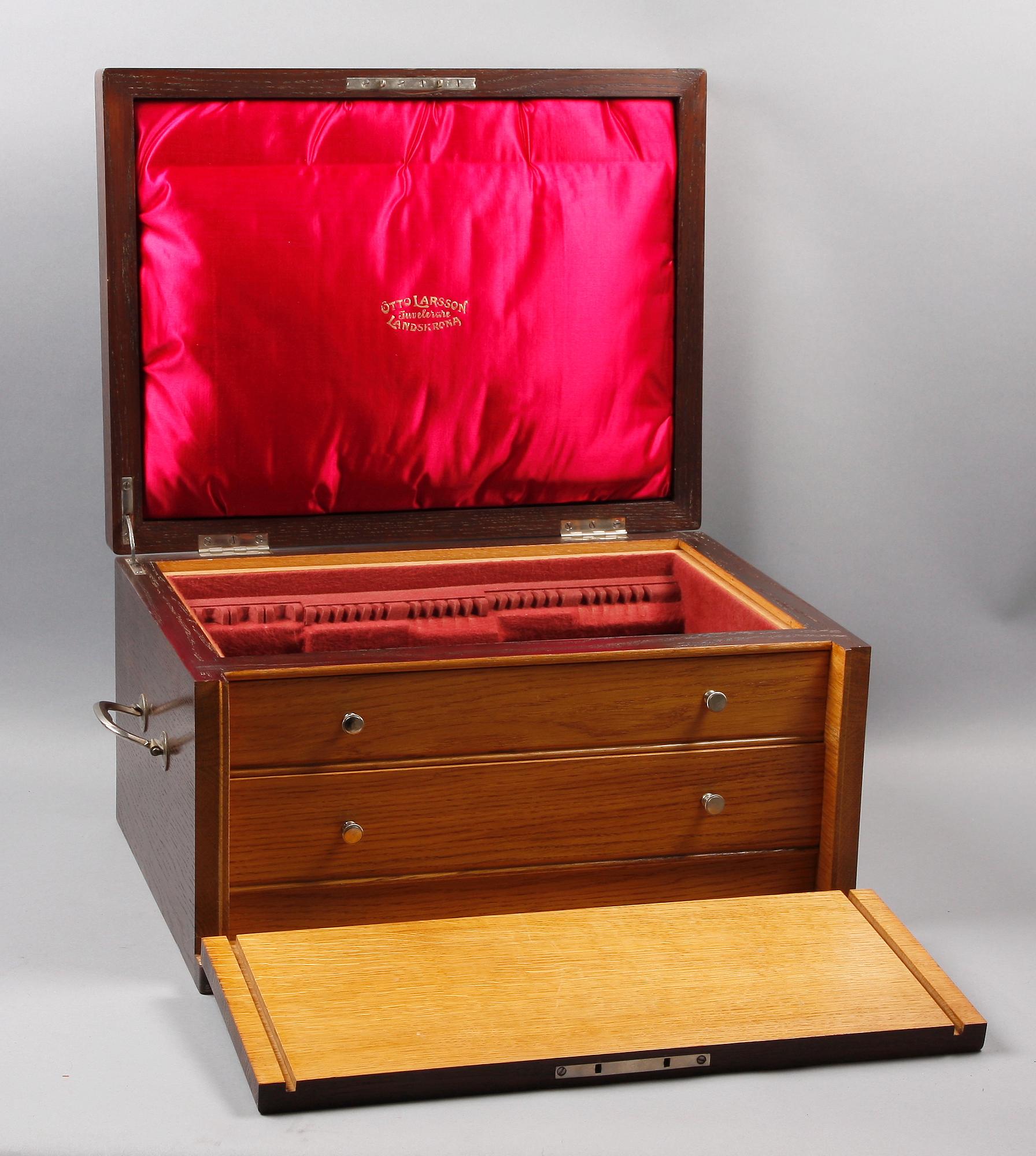 BESTICKSCHATULL, Märkt Otto Larsson Landskrona. 1900-talets början.