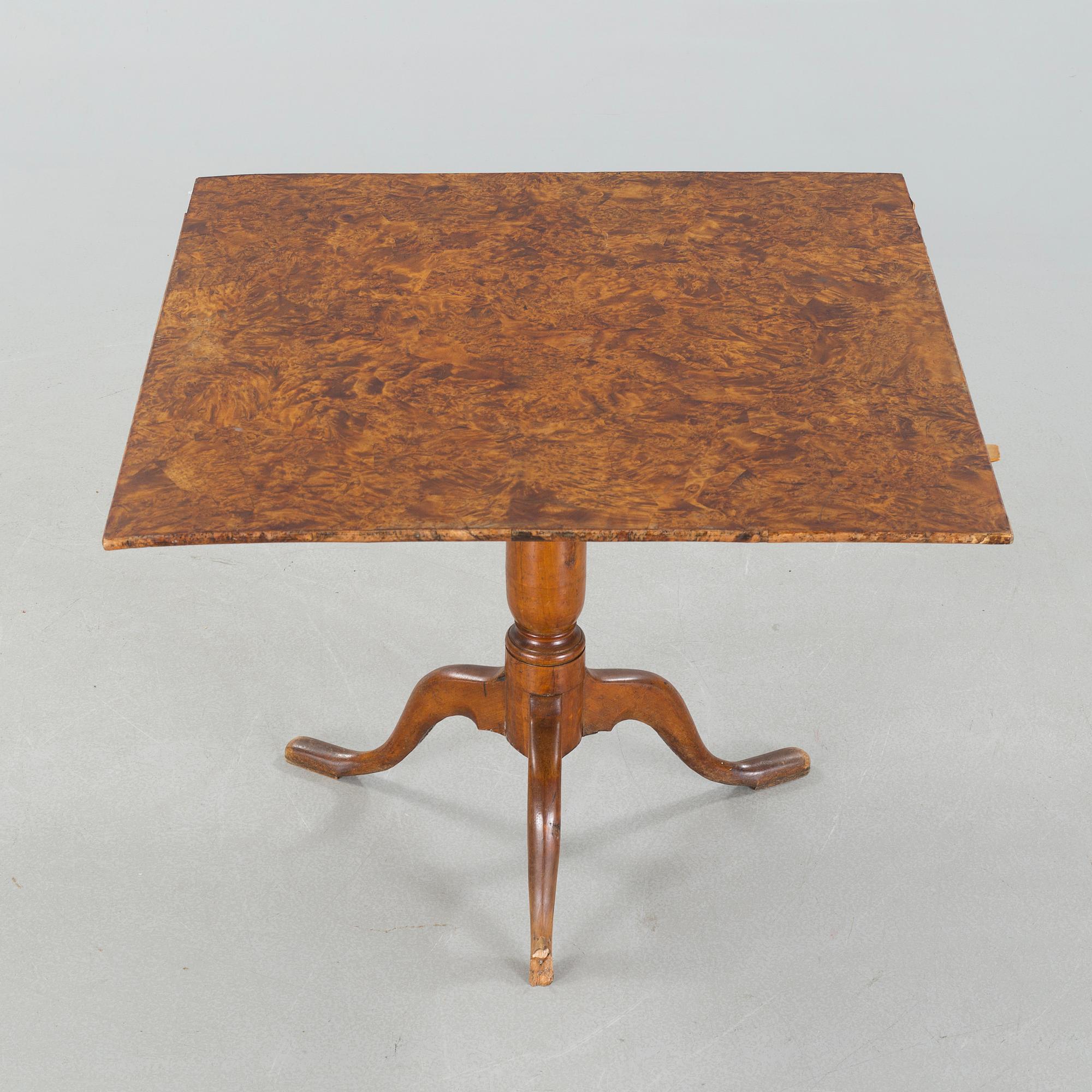 A folding table by Lorentz Lundelius (1776-1805).