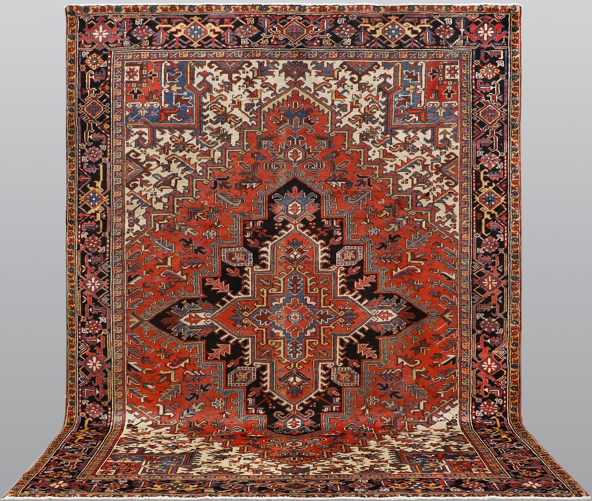 A Heriz / Gorovan carpet, ca 340 x 252 cm.