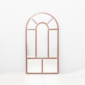 Mirror, modern manufacture.