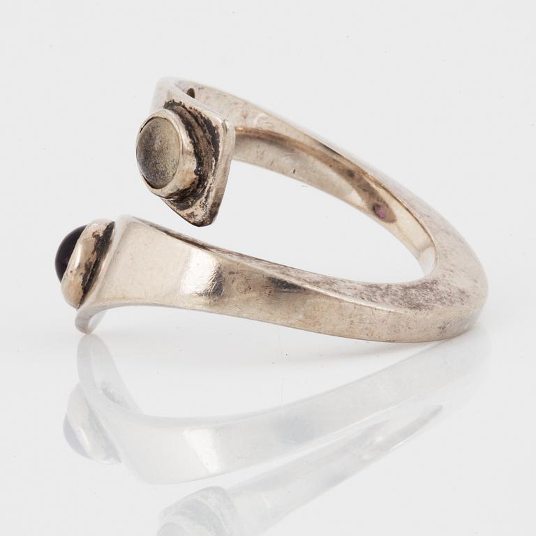 SVEN-ERIK HÖGBERG, Ring + Armring, silver med cabochonslipade stenar.