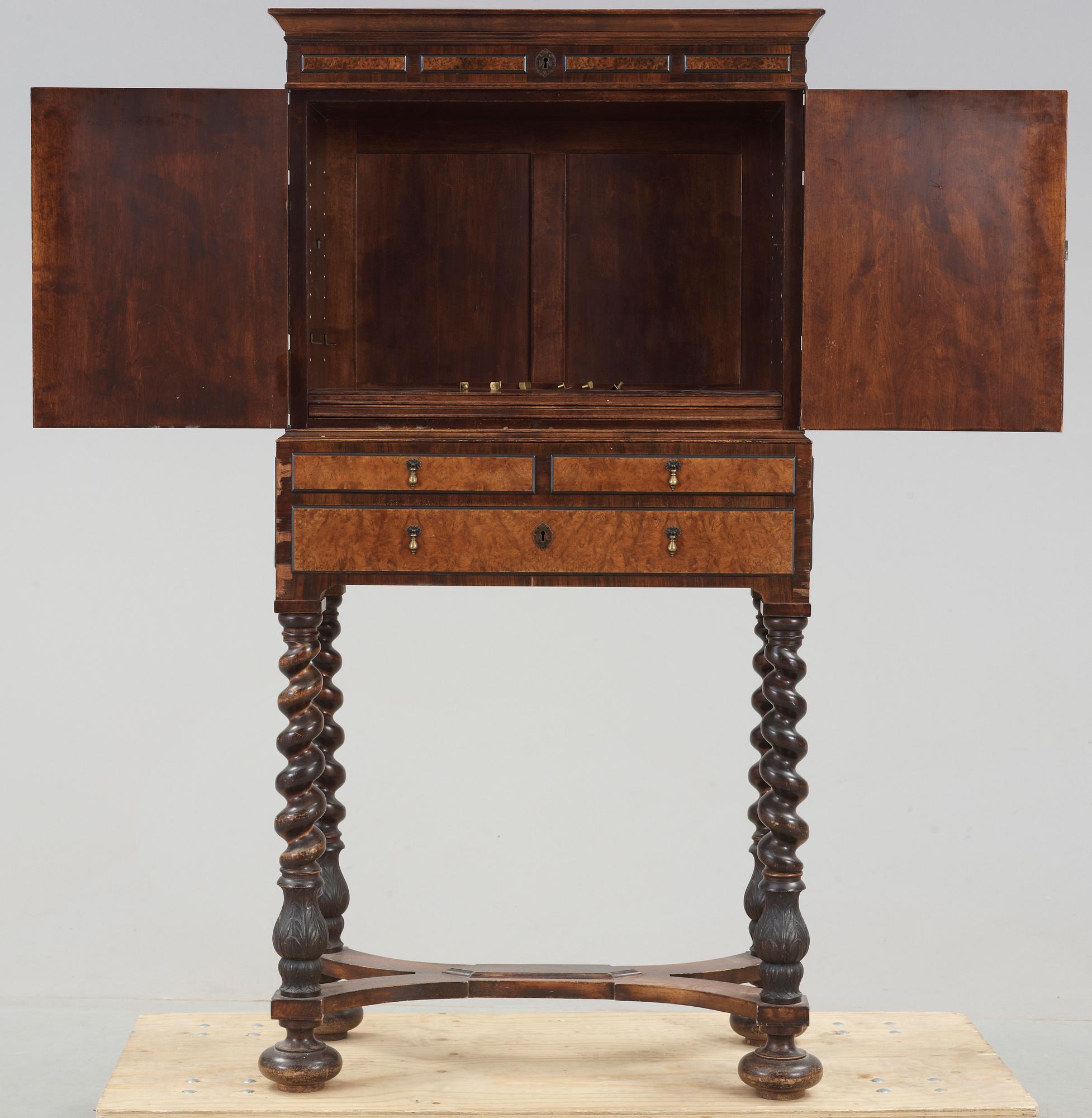 SKÅP, barockstil, 1900-tal.