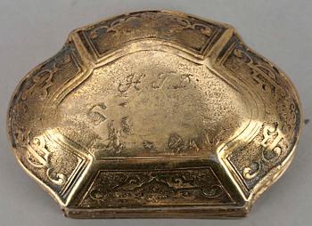 NUUSKARASIA, hopeaa, 1700-luvun keskiosa. Kok. paino n. 80 g.