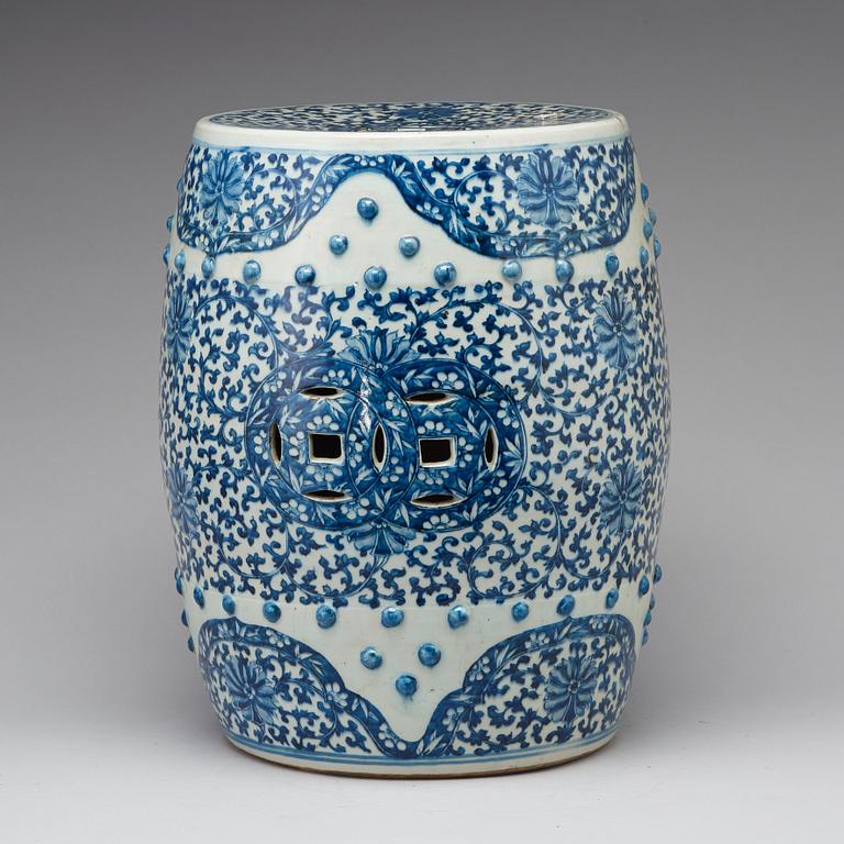 A blue and white garden seat, Qing dynasty, 19th Century.