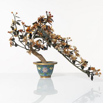 Dekorationsträd, sten, med kruka i cloisonne, Kina, 1900-tal.