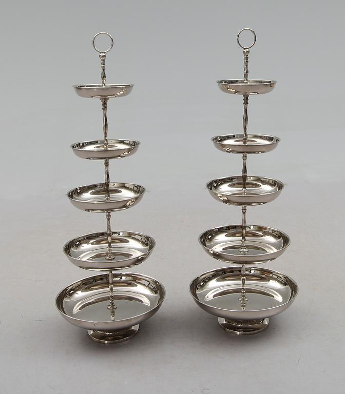 ÉTAGÈRER, 1 par, vitmetall, 1900-/2000-tal.