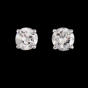 ÖRHÄNGEN, 1 par, 18K vitguld, briljantslipade diamanter tot ca 0.40 ct.